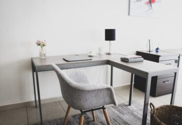 mobila birou minimalist